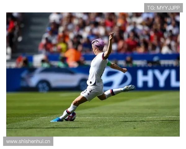 梅根·拉皮诺周末居然跑去买了五万块的运动鞋，听说家里还养了几只名贵鸡！